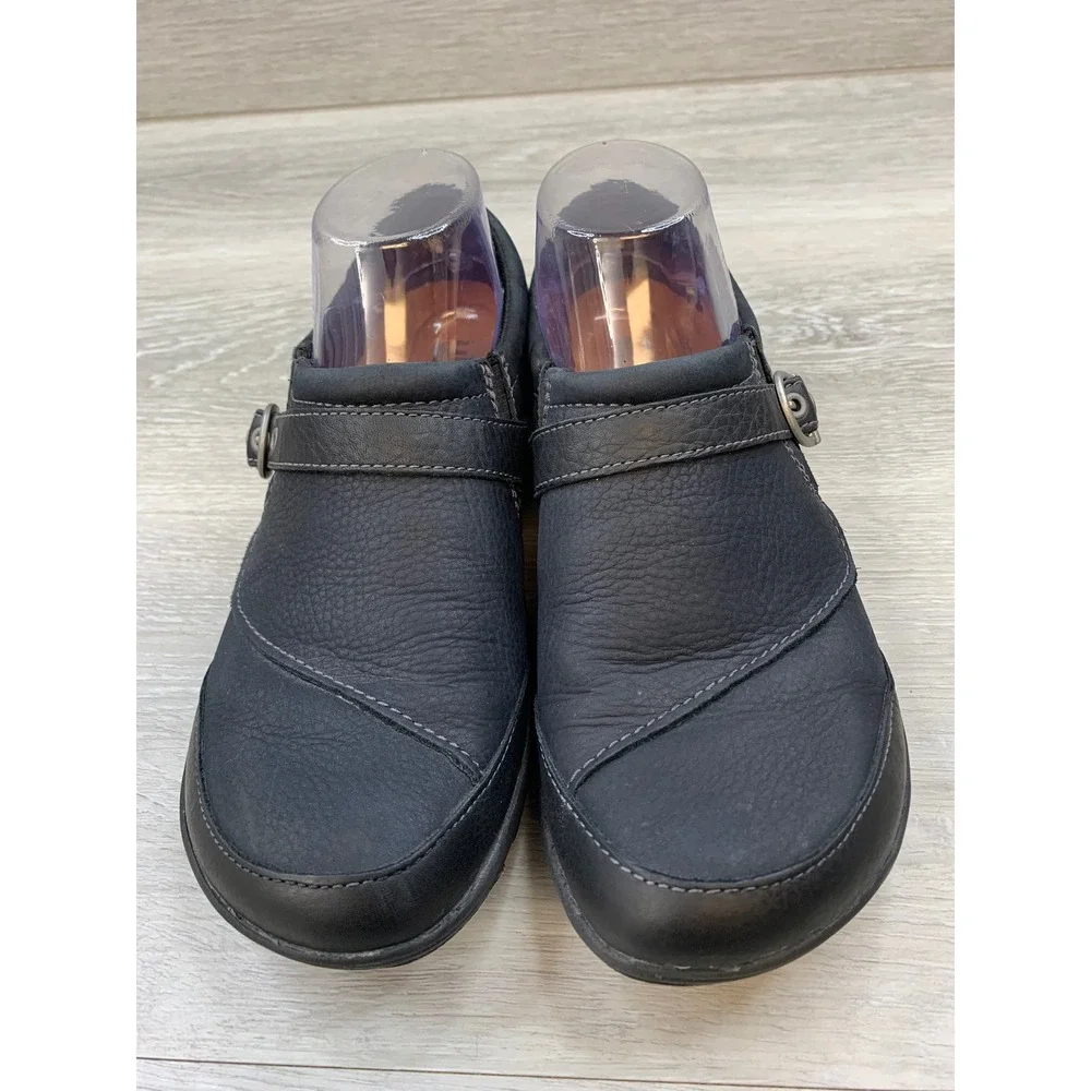 Merrell Women's Black Leather Slip On Buckle Flats Shoes 8 Trail Casual Shoes